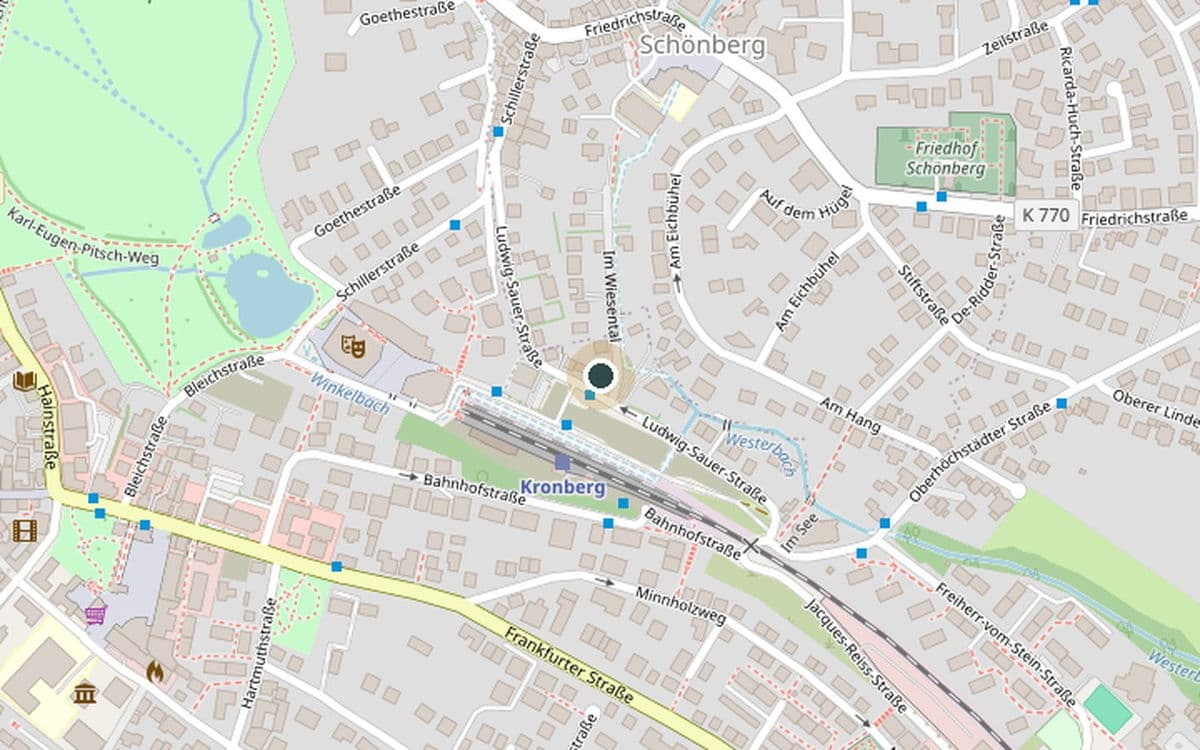 Karte: Hotel Kronberg, Ludwig-Sauer-Straße 27, 61476 Kronberg im Taunus – direkt am Bahnhof Kronberg