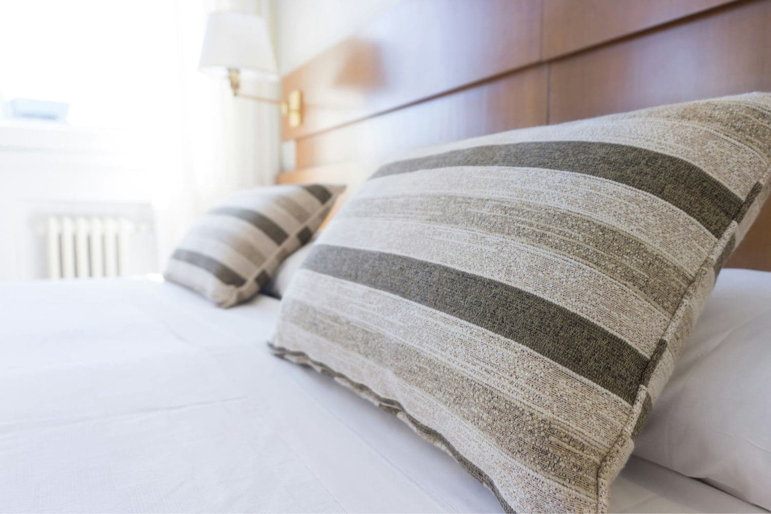 Frisch bezogenes Bett im Hotel Kronberg